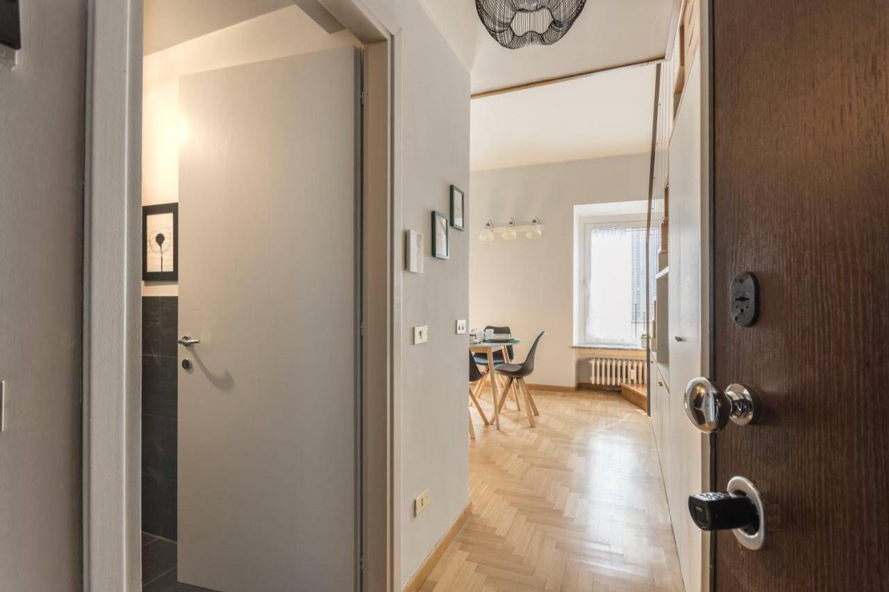 Modern Simplicity In Milan Centre Apartment Exterior foto